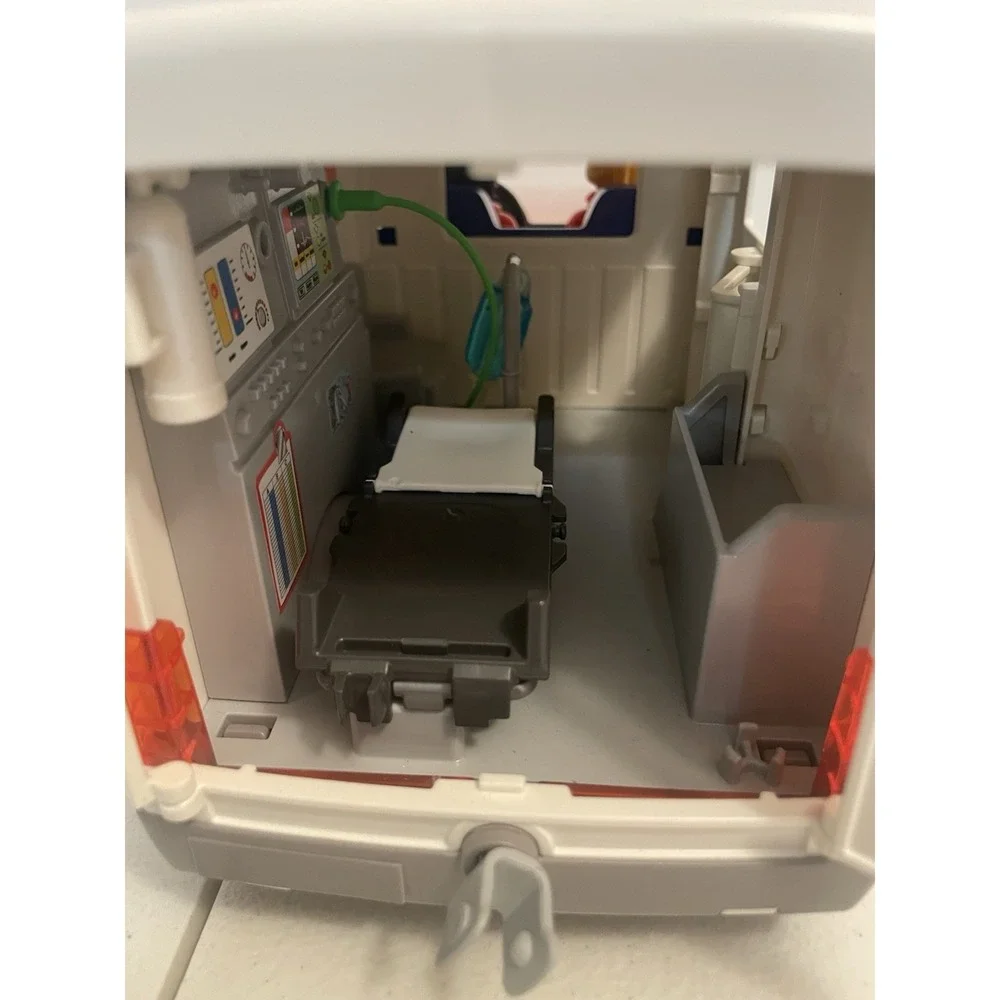 Playmobile‎ Ambulance People Fully functional Siren Plus People & Accessories